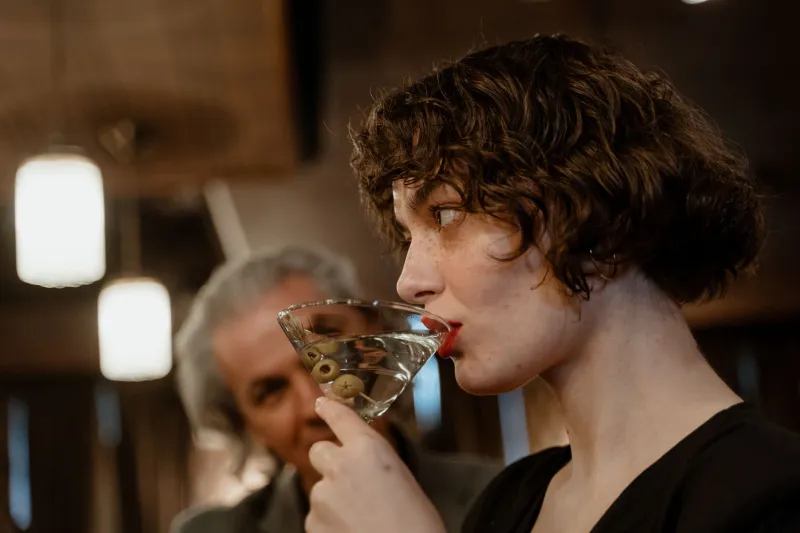 The Five-Minute Drink: How the Compressed Cocktail Hour Is Rewriting the American Glass