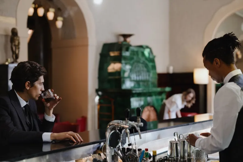 The Unspoken Transaction: How American Bartenders Navigate the Space Between Knowledge and Hospitality